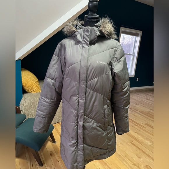 Women’s Columbia long jacket Size L removable fur - Picture 2 of 9